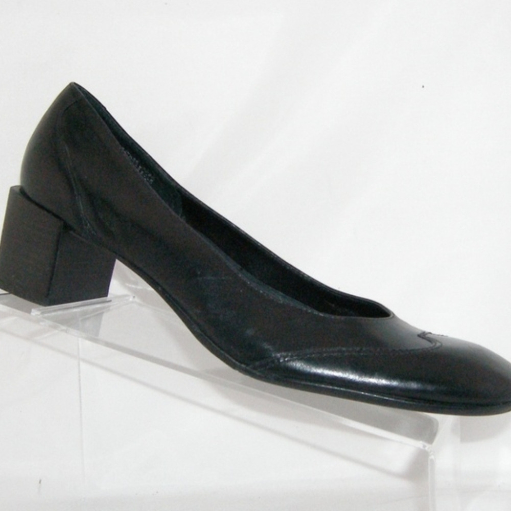 VTG Etienne Aigner Black Leather Kitten Heel Loafer 6